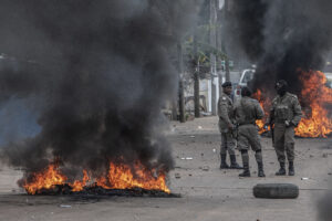 Manifestation post-électorale sous tension à Maput...