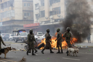 Mozambique: affrontements entre police et manifest...